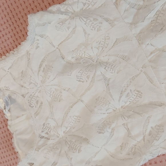 Woman's dress - Picture 4 of 12